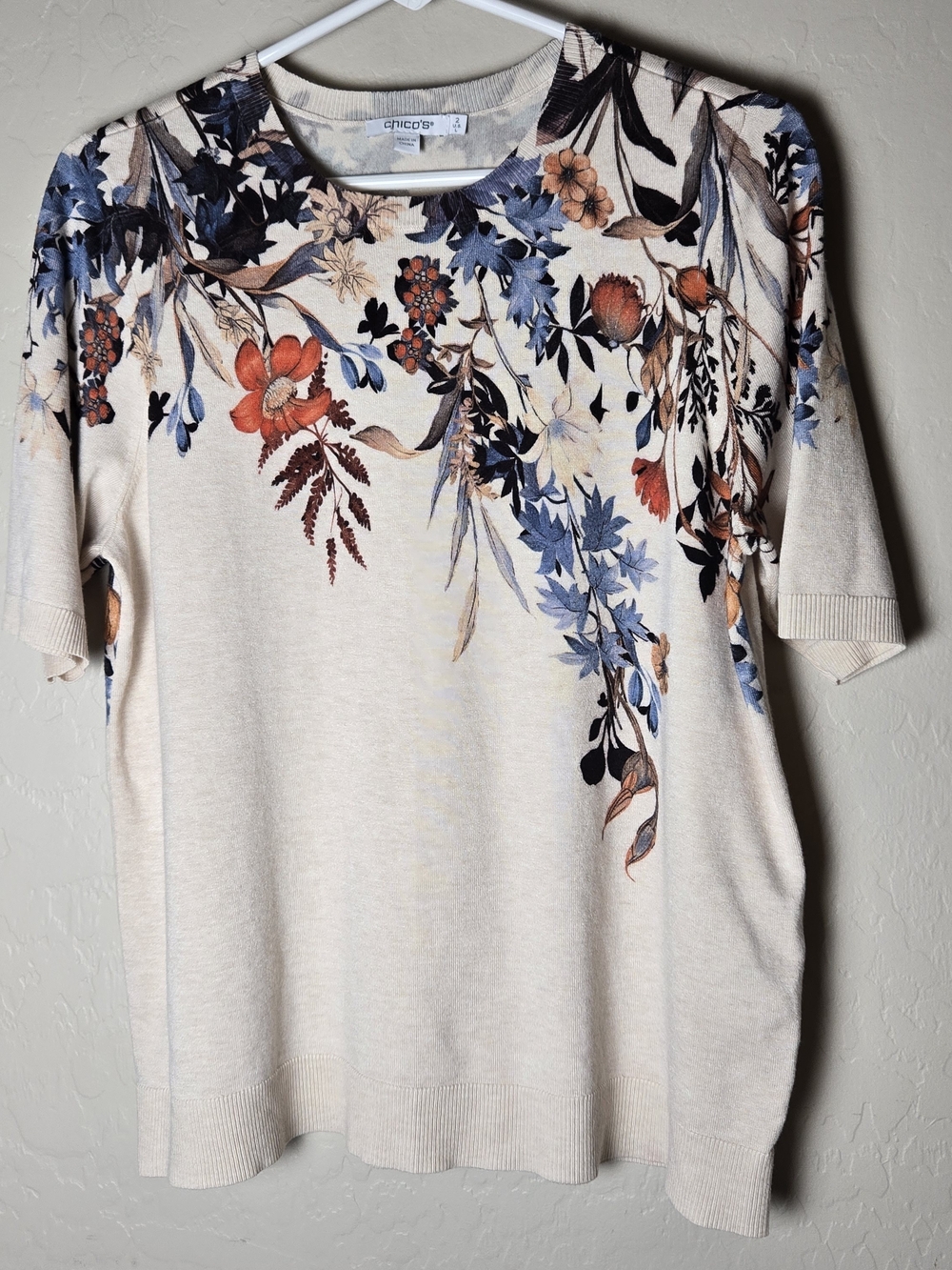 Chicos Ivory Floral Cascade Short Sleeve Sweater Size 2 L Blue Orange Knit